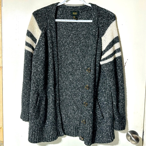 Sweater - Picture 1 of 2